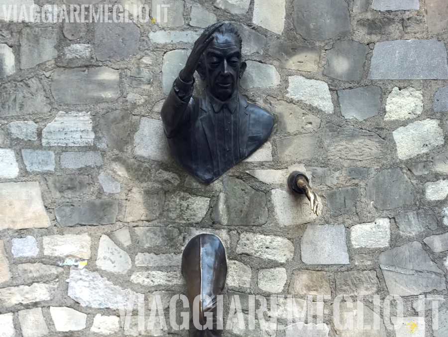 Scultura Le Passe-Muraille, Parigi